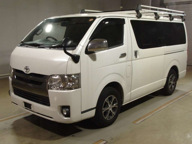 TOYOTA HIACE — фото