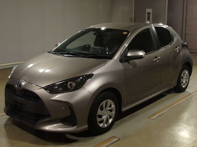 TOYOTA YARIS — фото