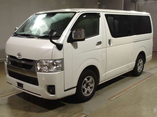 TOYOTA HIACE — фото