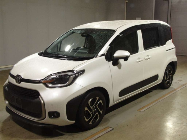 TOYOTA SIENTA — фото