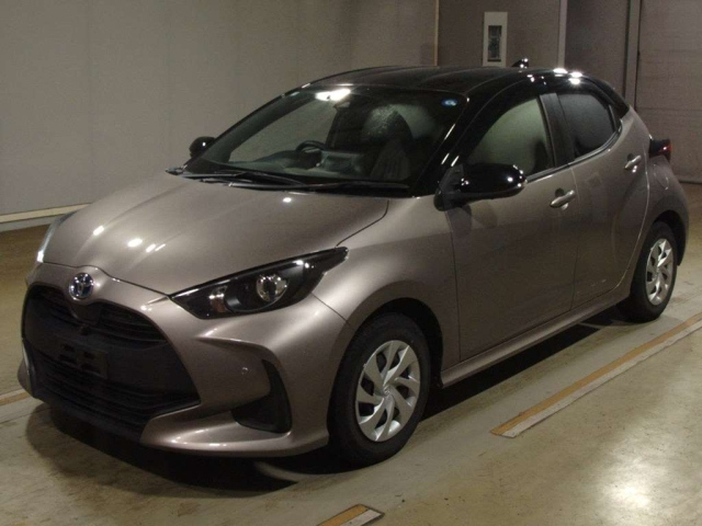 TOYOTA YARIS — фото