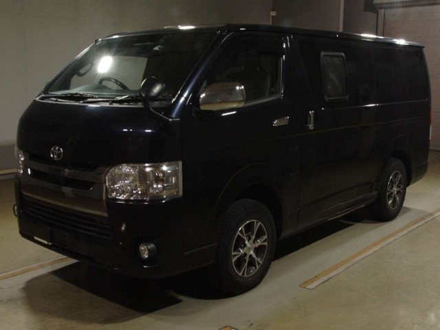 TOYOTA HIACE — фото