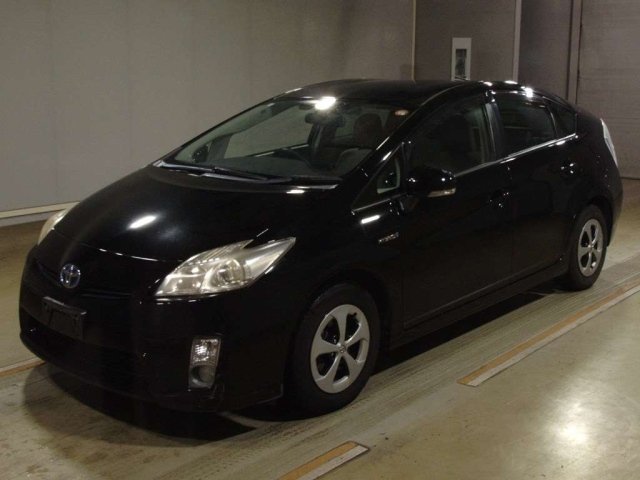 TOYOTA PRIUS — фото