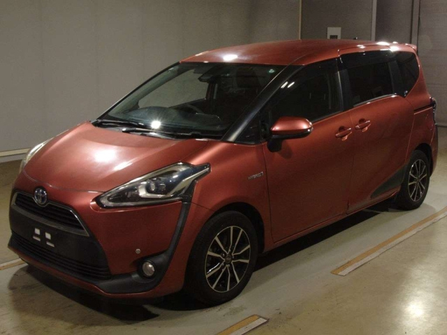 TOYOTA SIENTA — фото