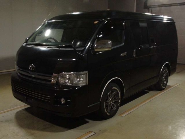 TOYOTA HIACE — фото