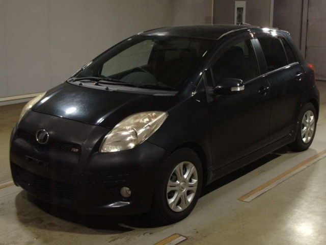 TOYOTA VITZ — фото