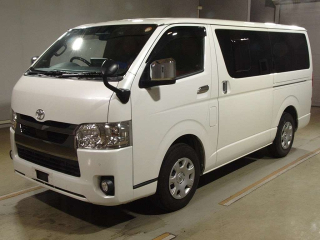 TOYOTA HIACE — фото