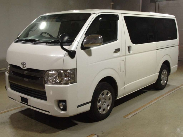 TOYOTA HIACE — фото
