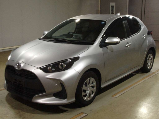 TOYOTA YARIS — фото