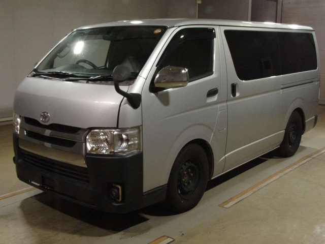TOYOTA HIACE — фото