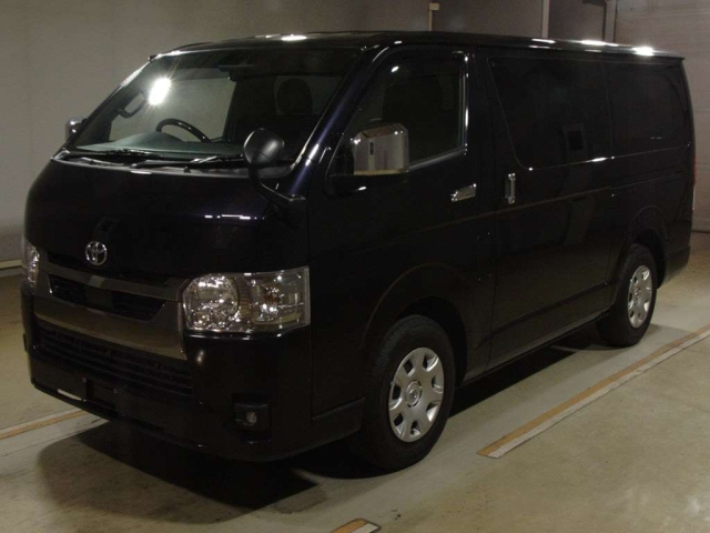 TOYOTA HIACE — фото