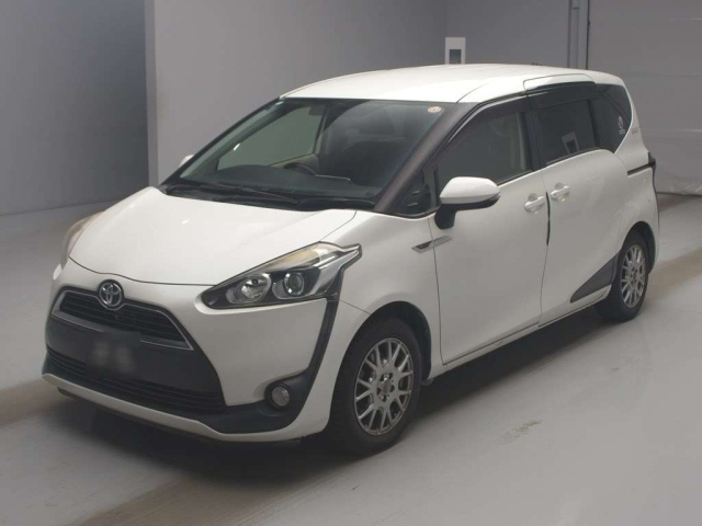 TOYOTA SIENTA — фото