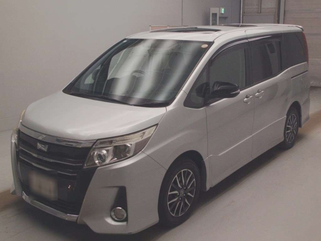 TOYOTA NOAH — фото
