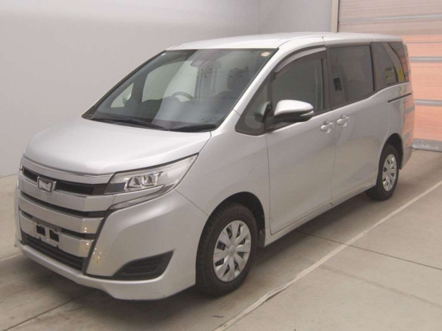 TOYOTA NOAH — фото
