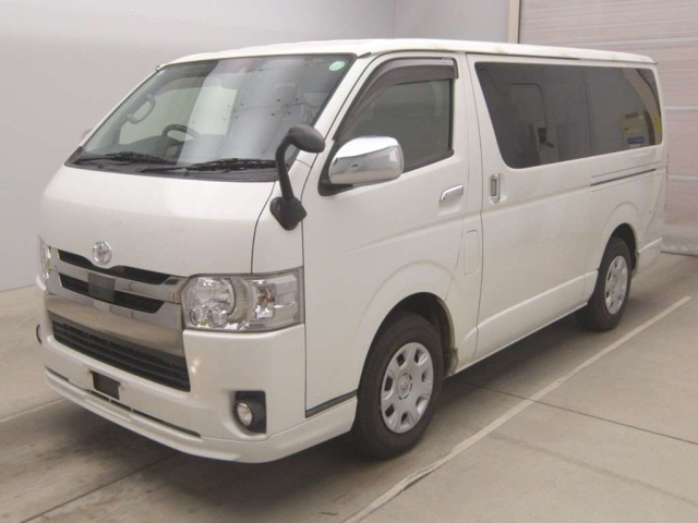 TOYOTA HIACE — фото