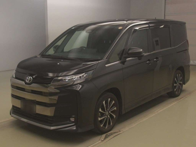 TOYOTA NOAH — фото
