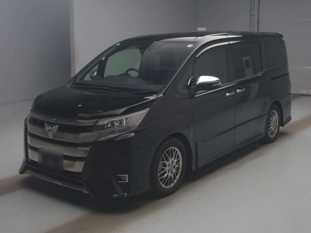 TOYOTA NOAH — фото