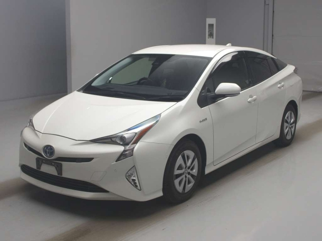TOYOTA PRIUS — фото