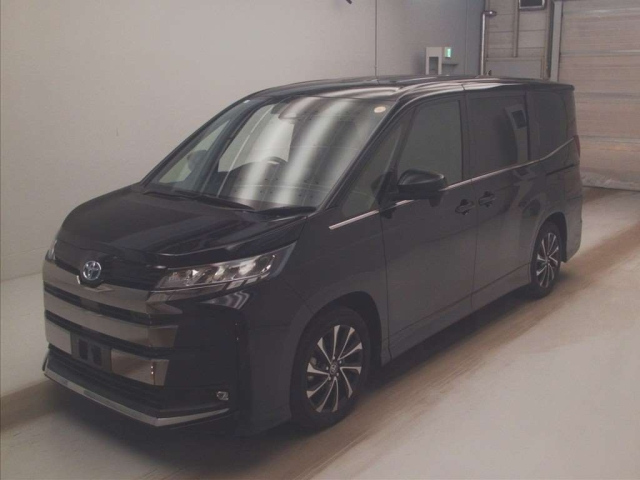 TOYOTA NOAH — фото