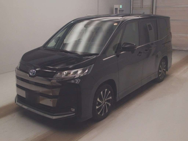 TOYOTA NOAH — фото