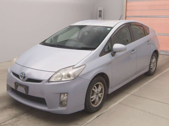 TOYOTA PRIUS — фото