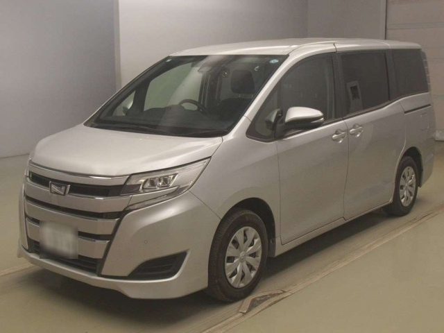 TOYOTA NOAH — фото