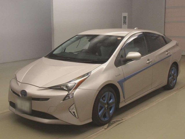 TOYOTA PRIUS — фото