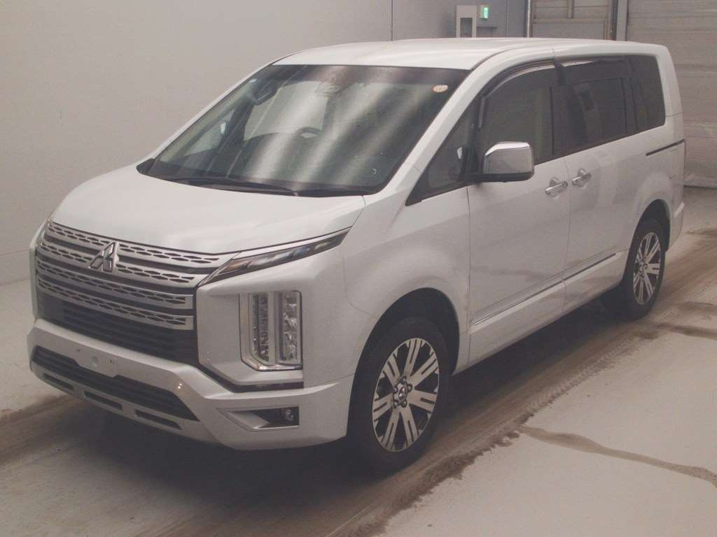 MITSUBISHI DELICA — фото