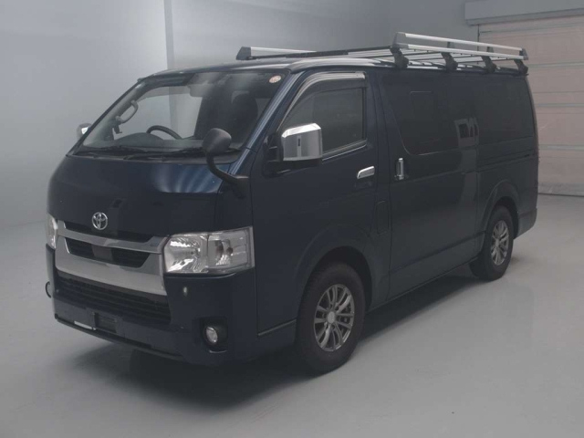 TOYOTA HIACE — фото