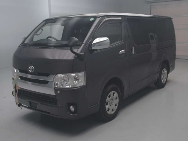 TOYOTA HIACE — фото