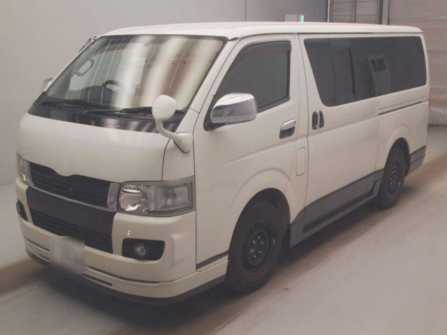 TOYOTA HIACE — фото