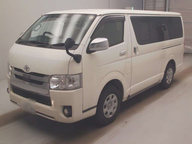 TOYOTA HIACE — фото