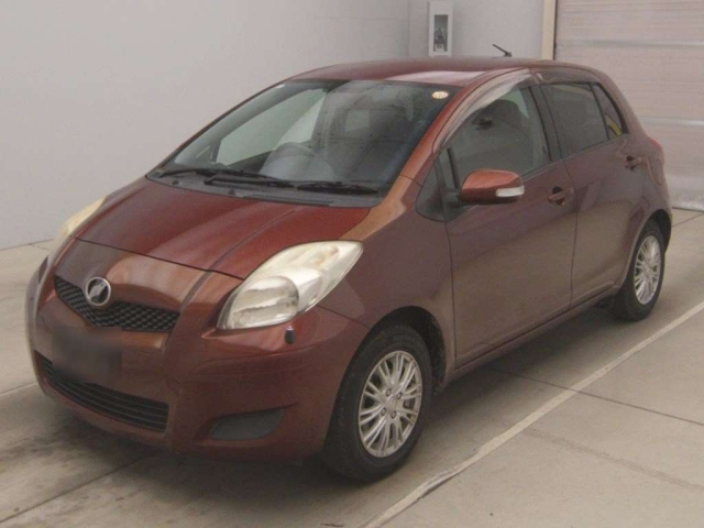 TOYOTA VITZ — фото