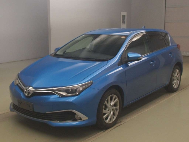 TOYOTA AURIS — фото
