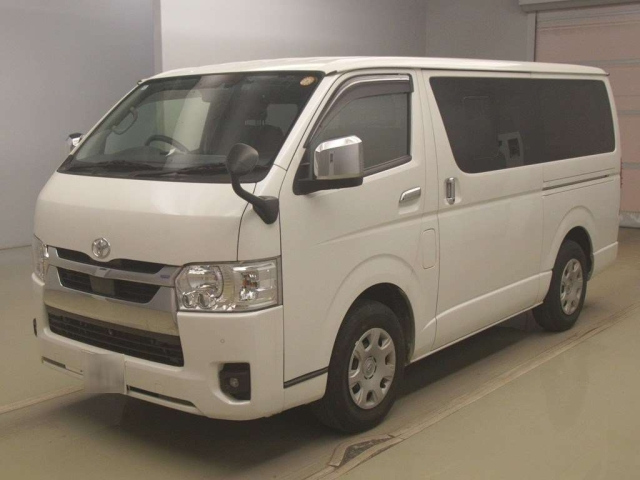 TOYOTA HIACE — фото
