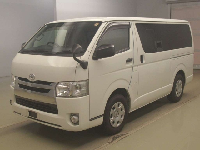 TOYOTA HIACE — фото