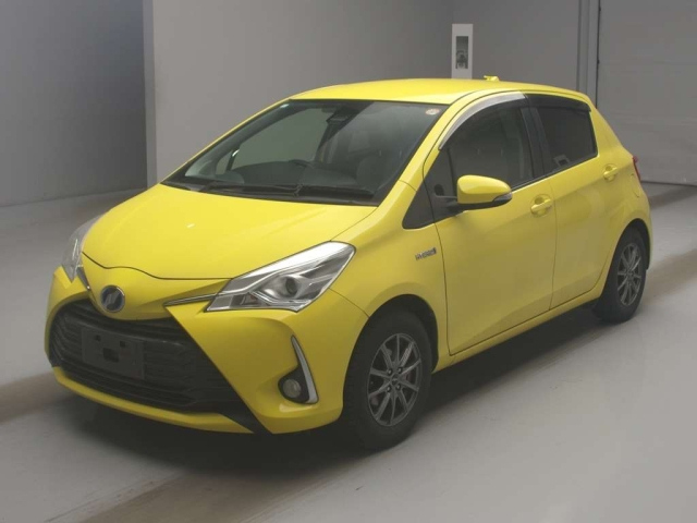 TOYOTA VITZ — фото