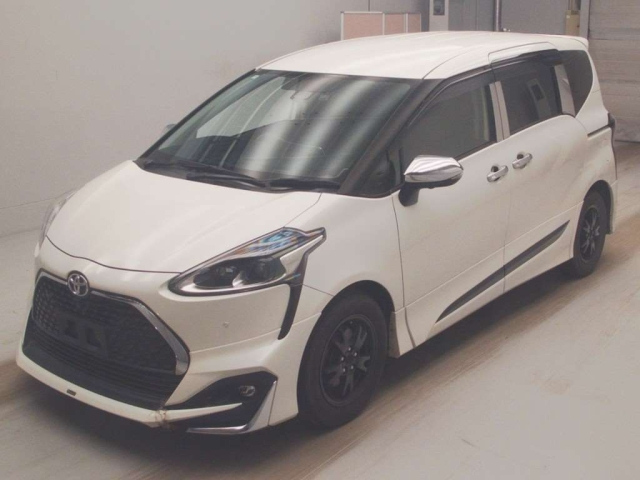 TOYOTA SIENTA — фото