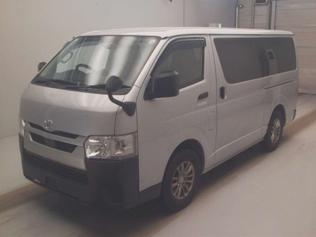 TOYOTA HIACE — фото