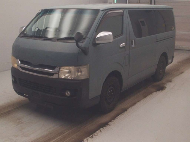 TOYOTA HIACE — фото