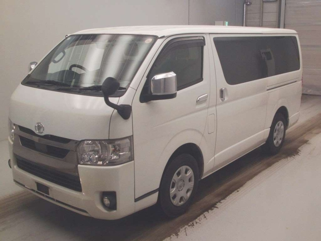 TOYOTA HIACE — фото