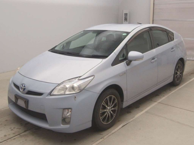 TOYOTA PRIUS — фото