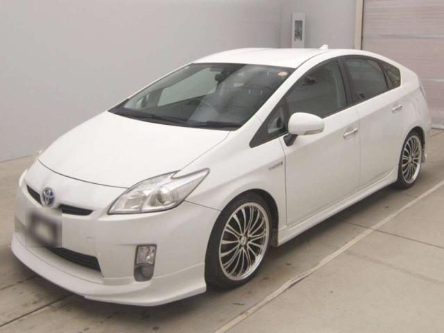 TOYOTA PRIUS — фото