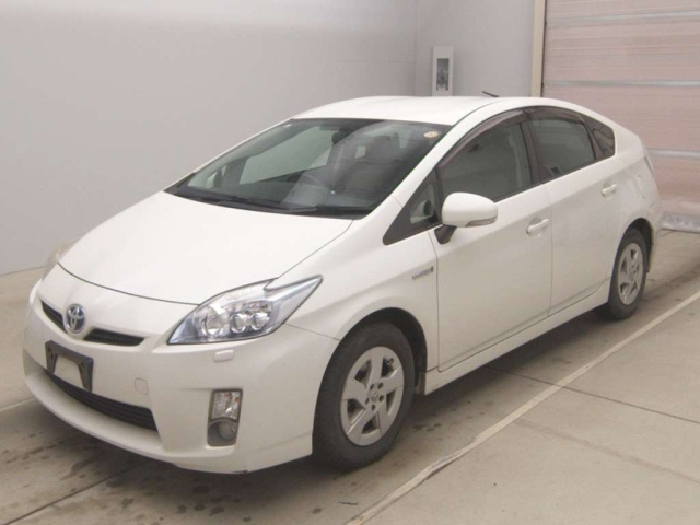 TOYOTA PRIUS — фото