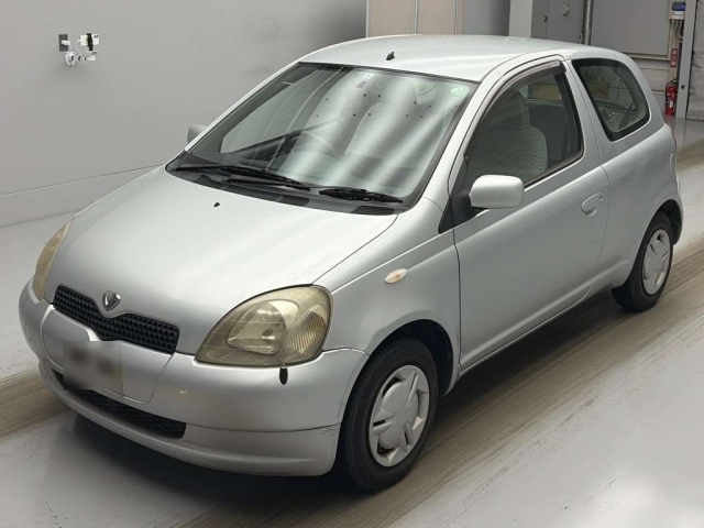 TOYOTA VITZ — фото