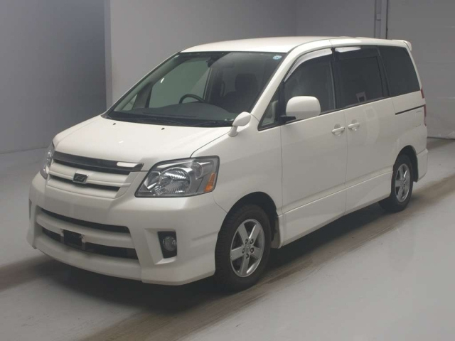 TOYOTA NOAH — фото
