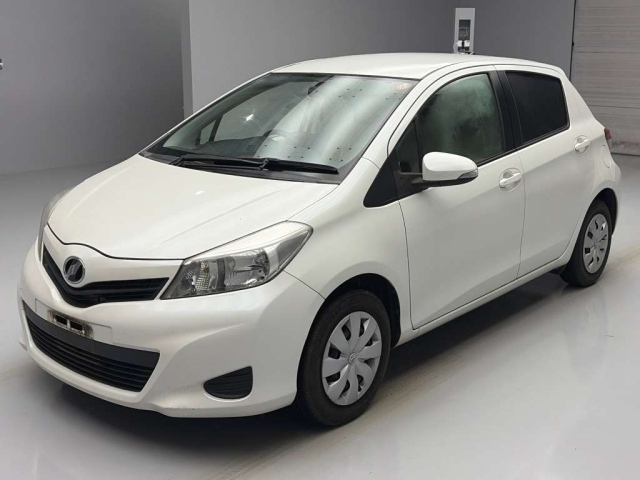 TOYOTA VITZ — фото