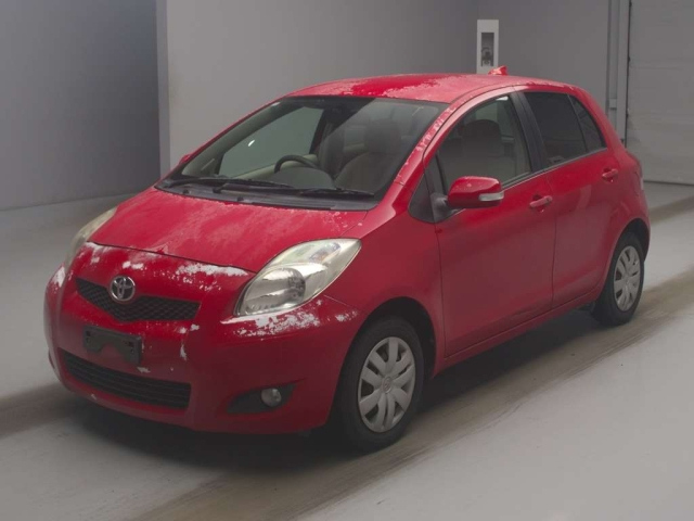 TOYOTA VITZ — фото