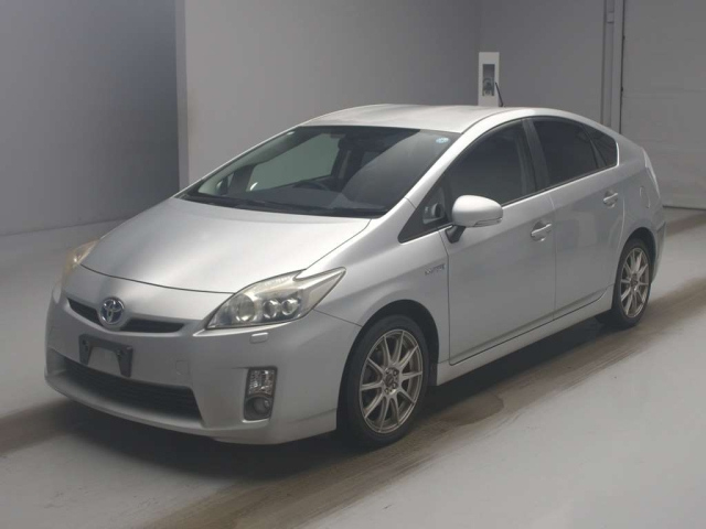 TOYOTA PRIUS — фото