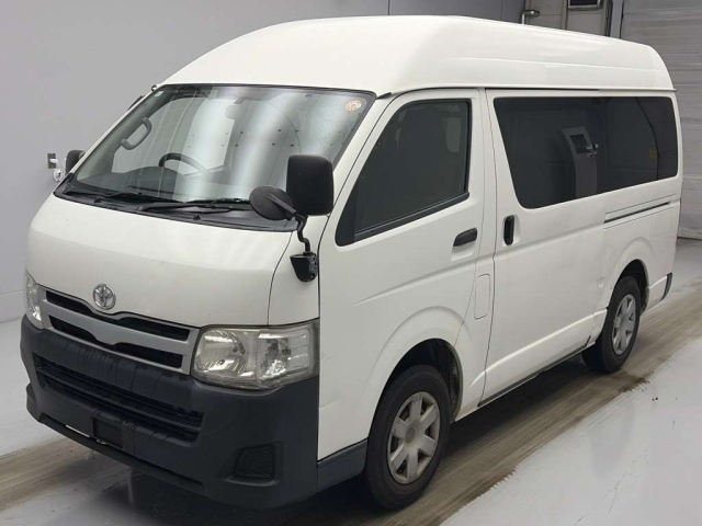 TOYOTA HIACE — фото